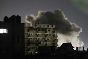 Ataque em zona humanitária em Rafah mata 45 pessoas, diz Hamas; Israel alega uso de munição precisa