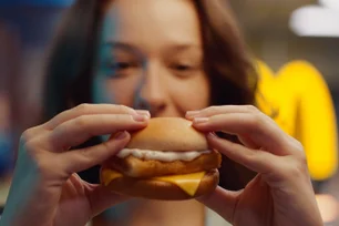Imagem referente à matéria: McDonald's volta com McFish ao cardápio (de novo) e leva três consumidores ao Alasca