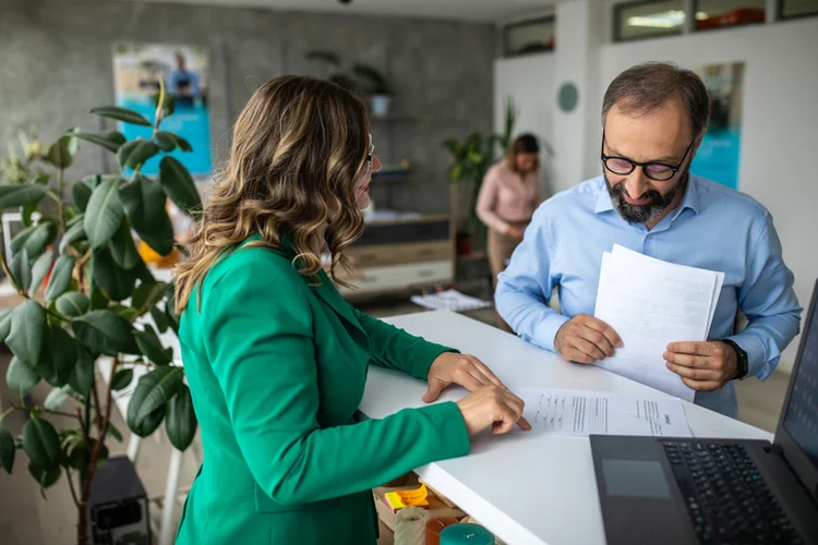 "O banco é visto como um canal potencial para adquirir seguros", diz o articulista.  (miodrag ignjatovic/Getty Images)