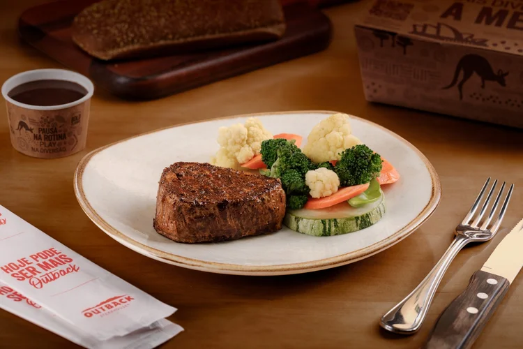 Prato Victoria’s Filet do Outback que acompanha a faca promocional (Divulgação/Outback)