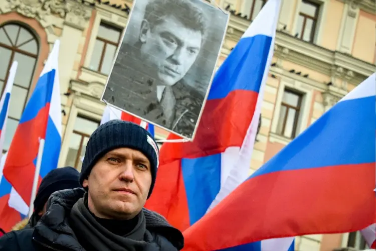 Alexei Navalny em uma marcha da oposição em memória do crítico assassinado do Kremlin Boris Nemtsov, no centro de Moscou, em 25 de fevereiro de 2018 (AFP Photo)