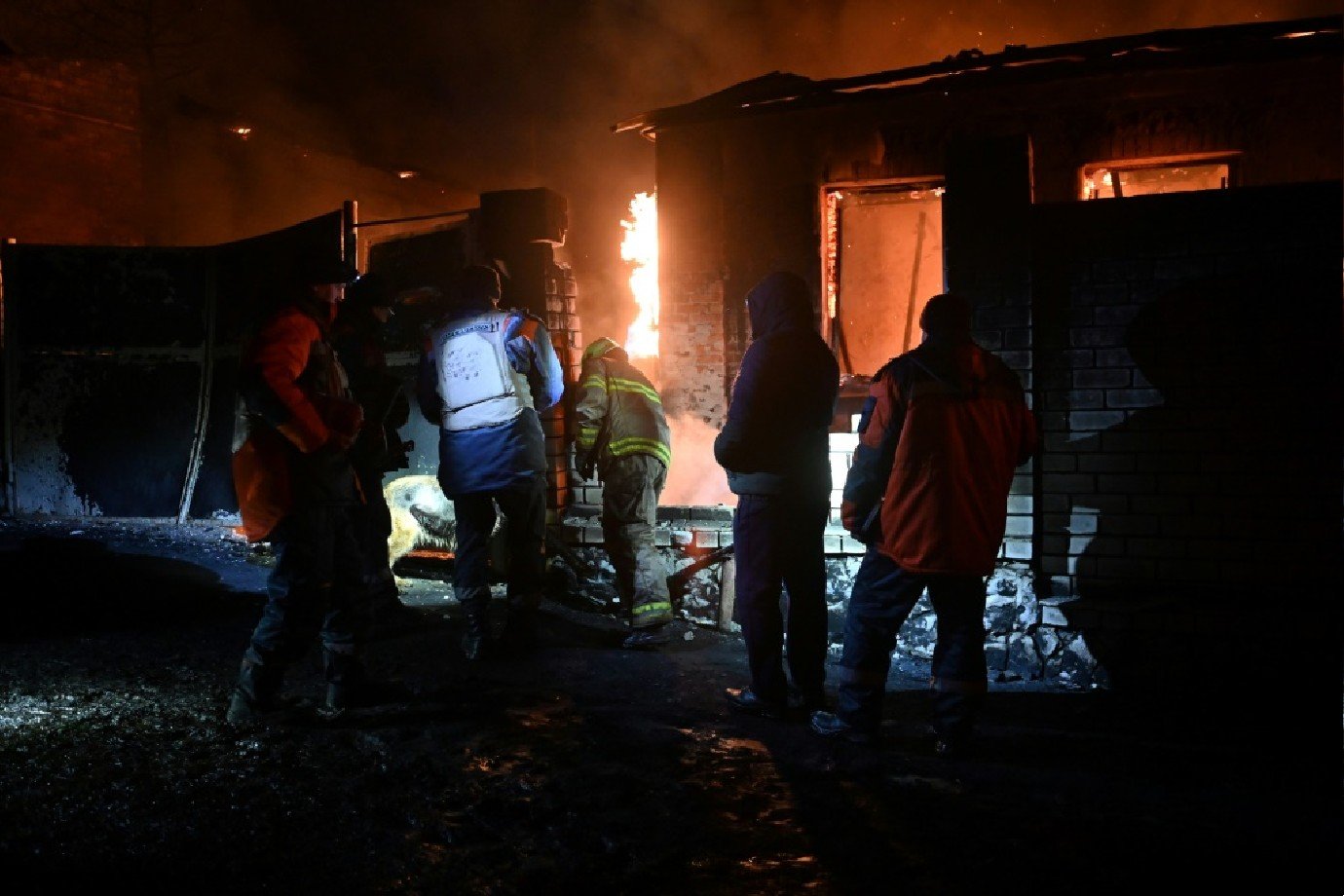 Ataque russo deixa sete mortos e um 'rio de fogo' no nordeste da Ucrânia