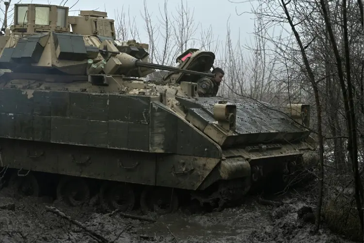 Militar ucraniano nos arredores de Avdiivka, região de Donetsk (Daria Andriievska e Johnathan Brown/AFP Photo)