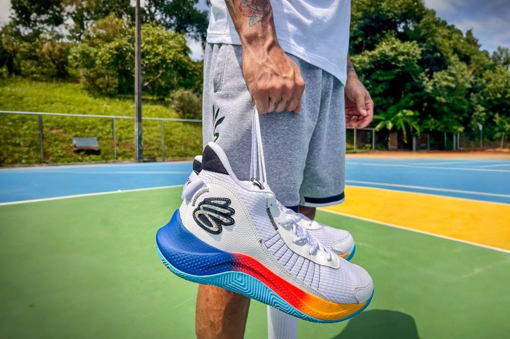 A cesta da Under Armour: marca investe em tênis para basquete