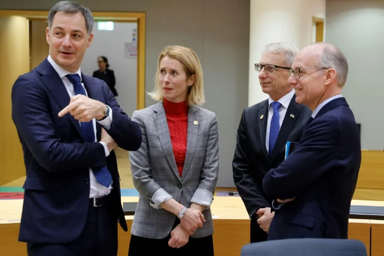 A UE ainda mantém bloqueados outros 20 bilhões de euros que correspondem à Hungria (AFP/AFP)