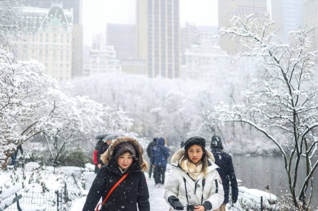 Tempestade de neve provoca cancelamento de voos em Nova York