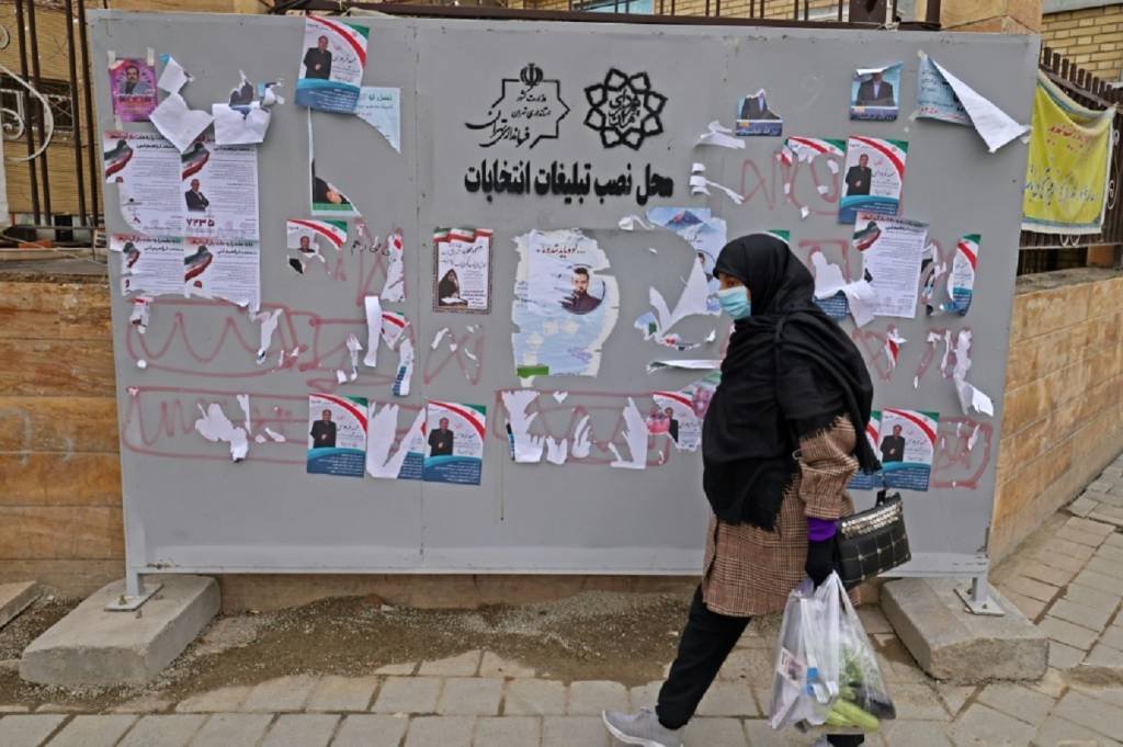Irã celebra eleições legislativas com os conservadores como favoritos