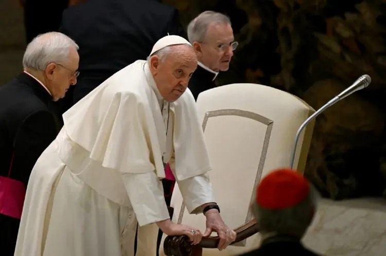 Papa Francisco: "Depois da audiência geral, o papa Francisco seguiu para o hospital Gemelli para exames de controle. Depois, retornou ao Vaticano", informou a Santa Sé em um comunicado (AFP/AFP Photo)