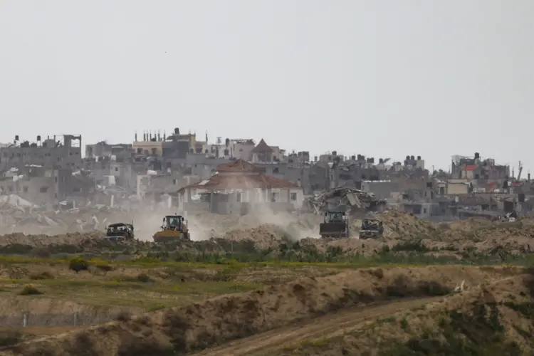 This picture taken from a position in southern Israel near the border with the Gaza Strip shows Israeli vehicles returning from Gaza on March 3, 2024, amid continuing battles between Israel and the Palestinian militant group Hamas. (Photo by Menahem KAHANA / AFP) (Menahem KAHANA/AFP)