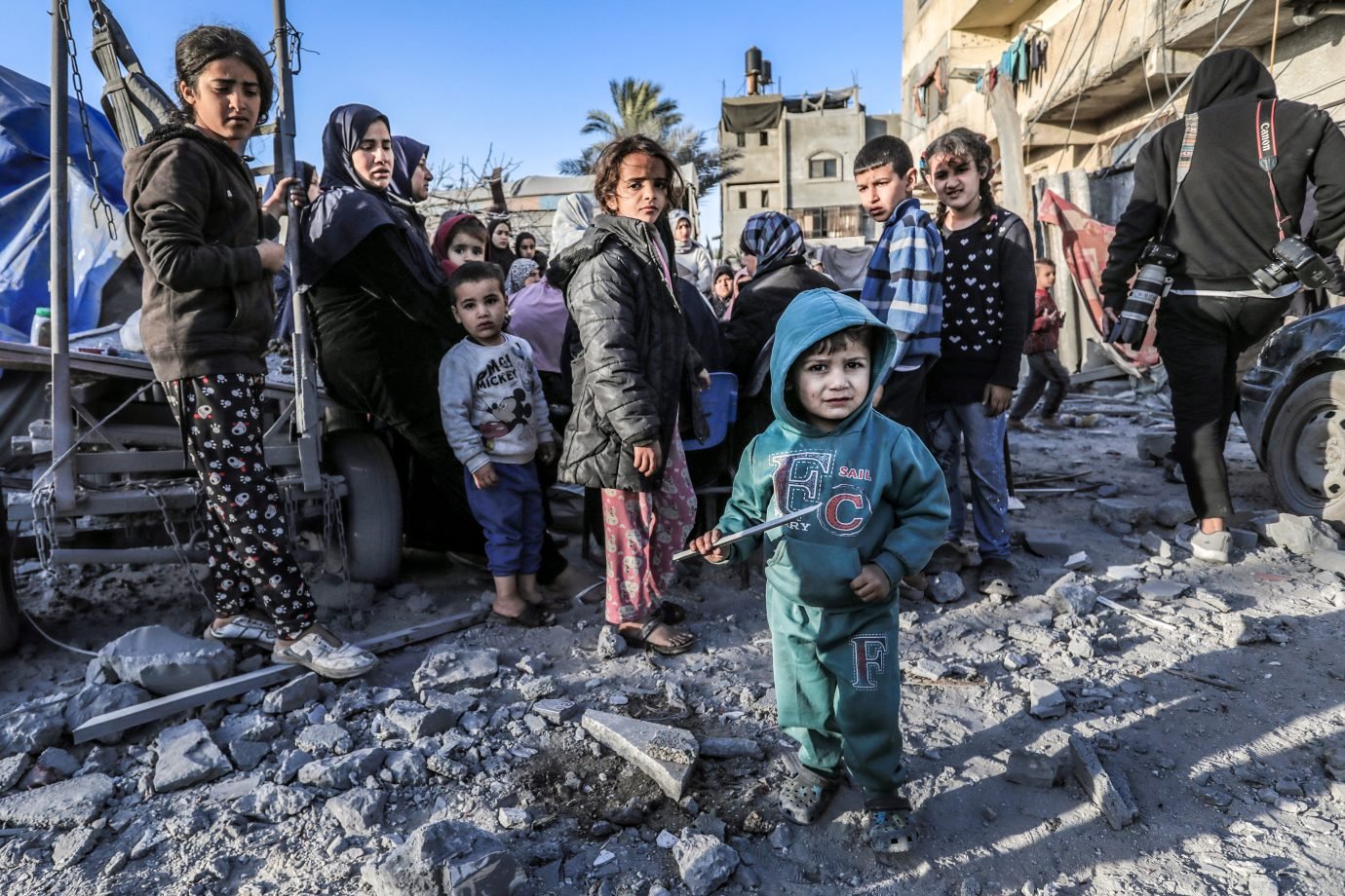 Três aviões de carga dos EUA lançaram alimentos em Gaza neste sábado, 2.