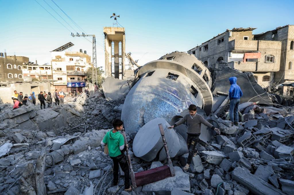 Entenda os limites e as dificuldades de lançar pelo ar suprimentos para a Faixa de Gaza