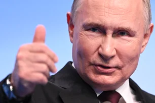 Imagem referente à matéria: Putin diz que Rússia deveria produzir mísseis de médio alcance, proibidos por tratado da Guerra Fria