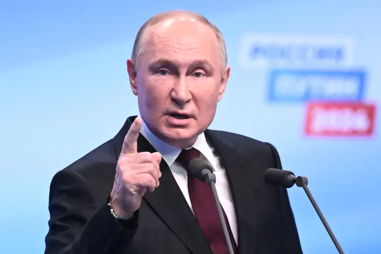 Putin fez parte dos quadros da antiga KGB quando atuava na Alemanha Oriental (NATALIA KOLESNIKOVA/AFP)
