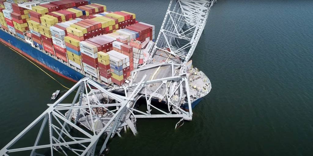 Reconstrução de ponte destruída por cargueiro nos EUA deve demorar anos, apontam especialistas