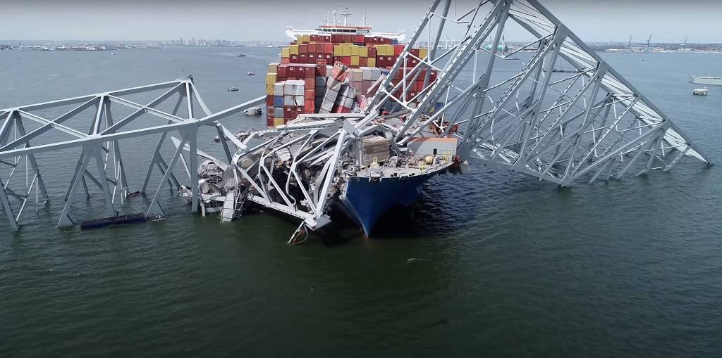 Corpos de duas vítimas de queda de ponte após colisão com navio são encontrados, em Baltimore