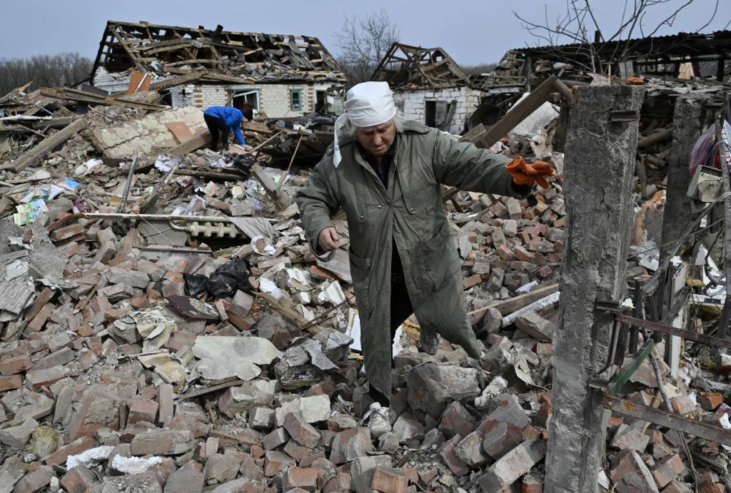 Bombardeios russos transformam vilarejo ucraniano em um 'inferno'