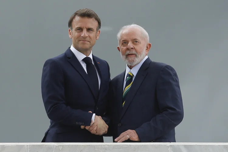 Brazil's President Luiz Inacio Lula da Silva (R) shakes hands with France's President Emmanuel Macron on his arrival at the Planalto Palace in Brasilia on March 28, 2024. (Photo by Sergio Lima / AFP) (Sergio Lima/AFP)