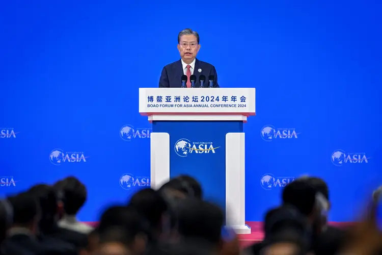 Zhao Leji, presidente de comissão do Congresso Chinês, fala na abertura do Forum Boao
 (CNS/AFP)