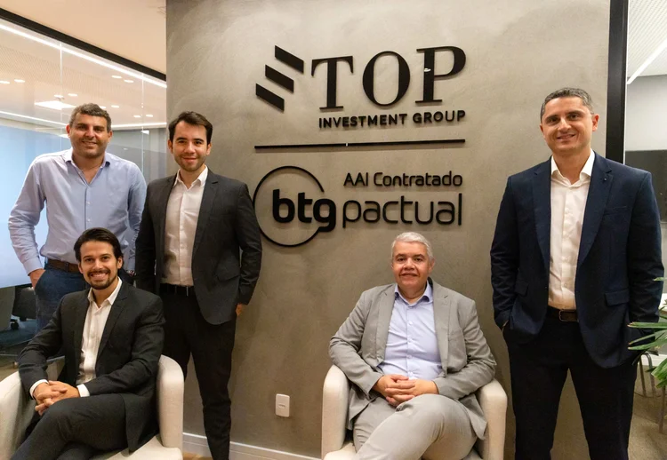 Rafael Rodrigues, Bruno Maia, João Neto, Cristiano Souto e Leandro Feu, da Top: Com a fusão, o escritório terá em torno de 18 assessores, tende a ultrapassar 1.000 clientes e, em breve, pretende chegar a 1 bilhão de reais sob custódia (Divulgação/Divulgação)