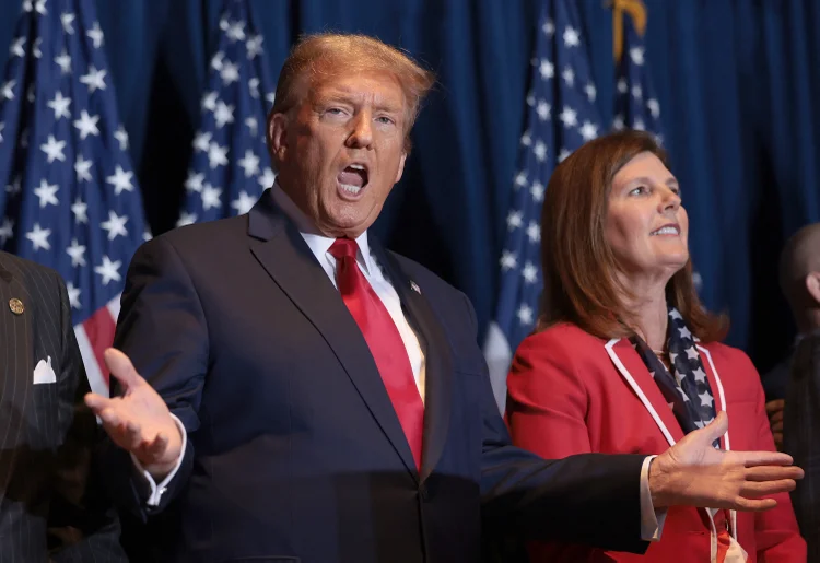 Donald Trump, durante comício em Columbia, Carolina do Sul, no fim de fevereiro (Win McNamee/AFP)