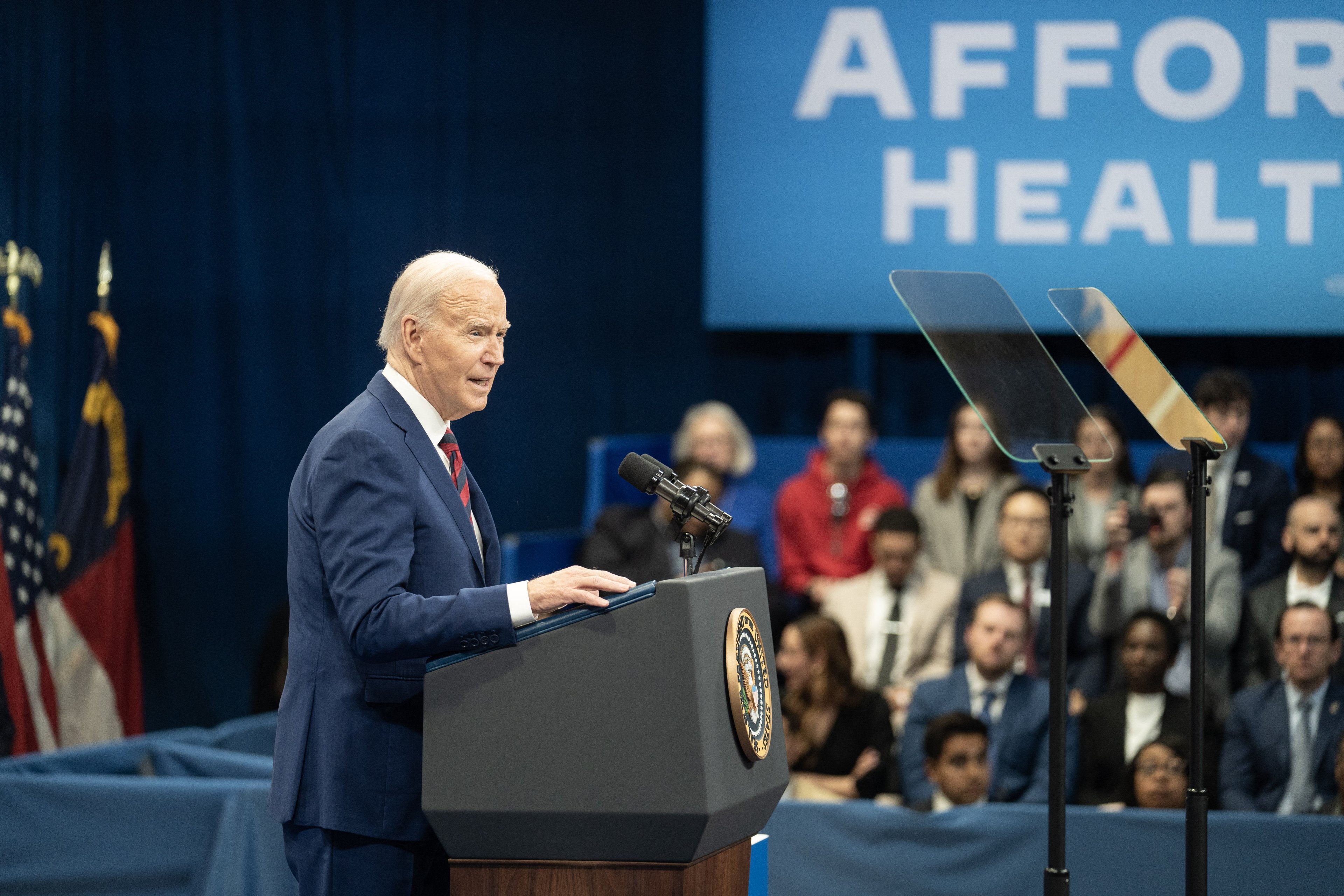 Biden insta Congresso a votar ajuda para a Ucrânia