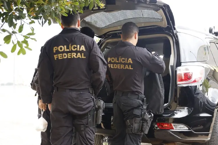 Operação de extradição contou com o apoio de agentes da PolÍcia Federal (Polícia Federal/ Governo Federal/Divulgação)