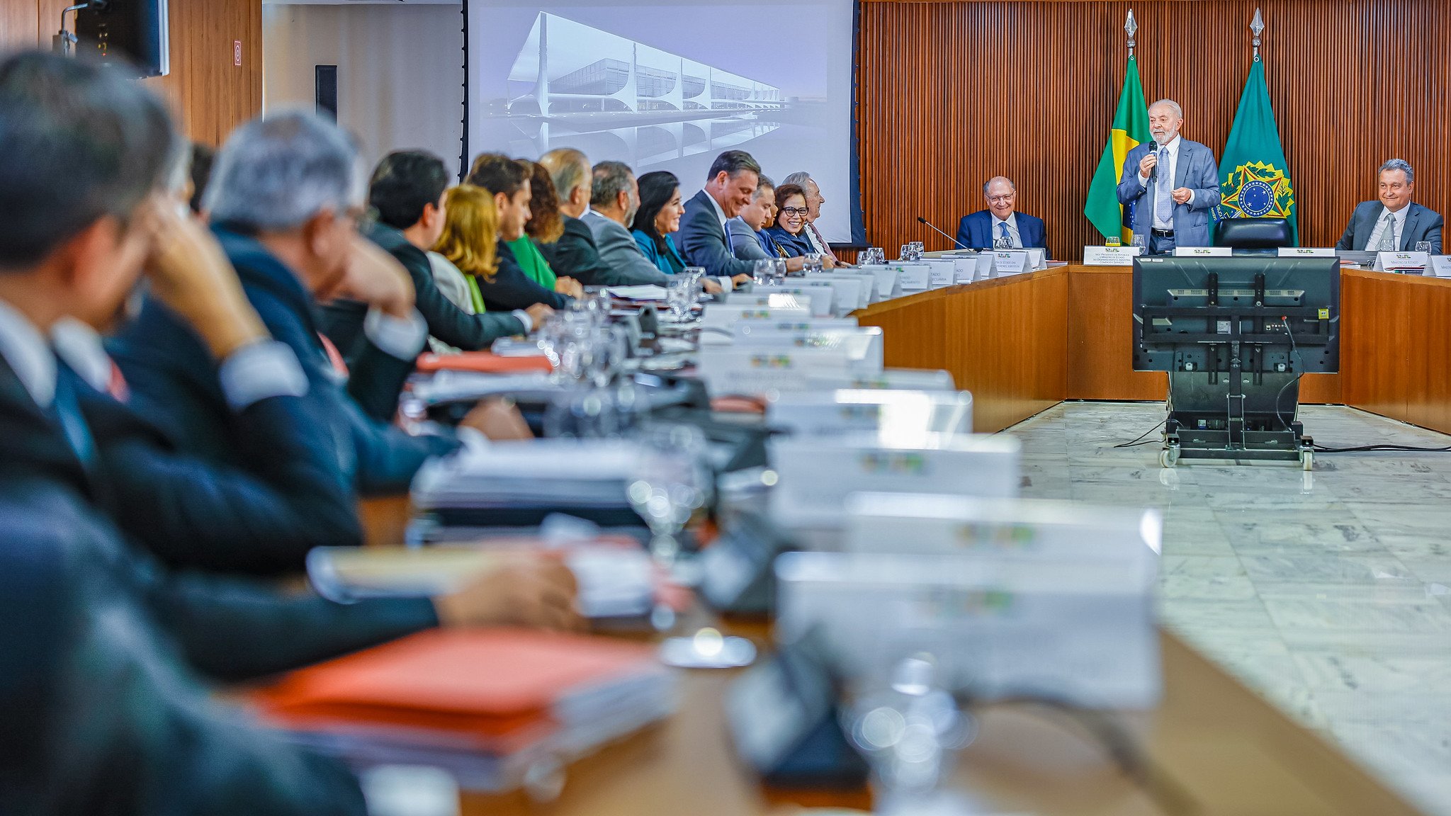 Aliados de Lula listam problemas que explicam queda de popularidade do governo
