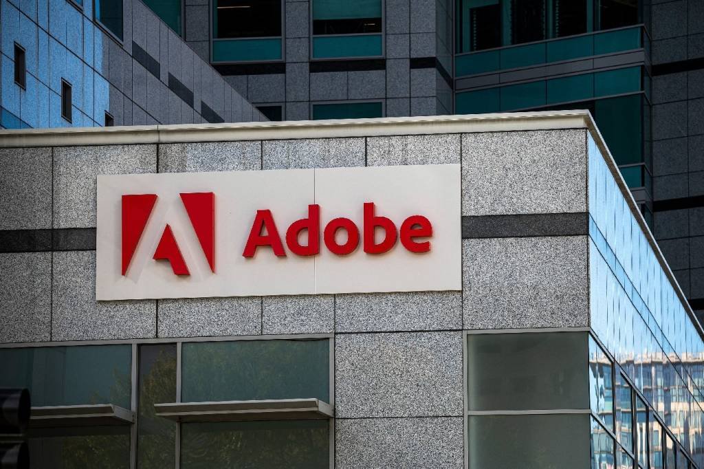 Adobe lucra acima da expectativa no 1º tri fiscal, mas reduz projeções