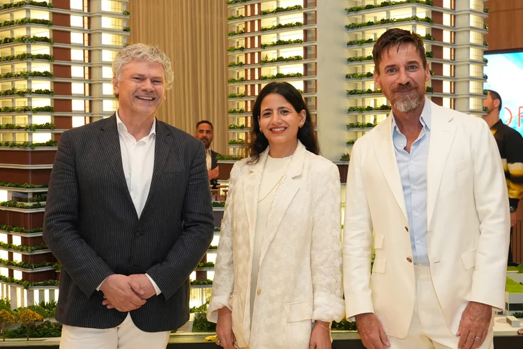 Da esquerda para a direita: Brandon Haw, Zohreh Ahmad, Peter Mikic. (Divulgação/Divulgação)