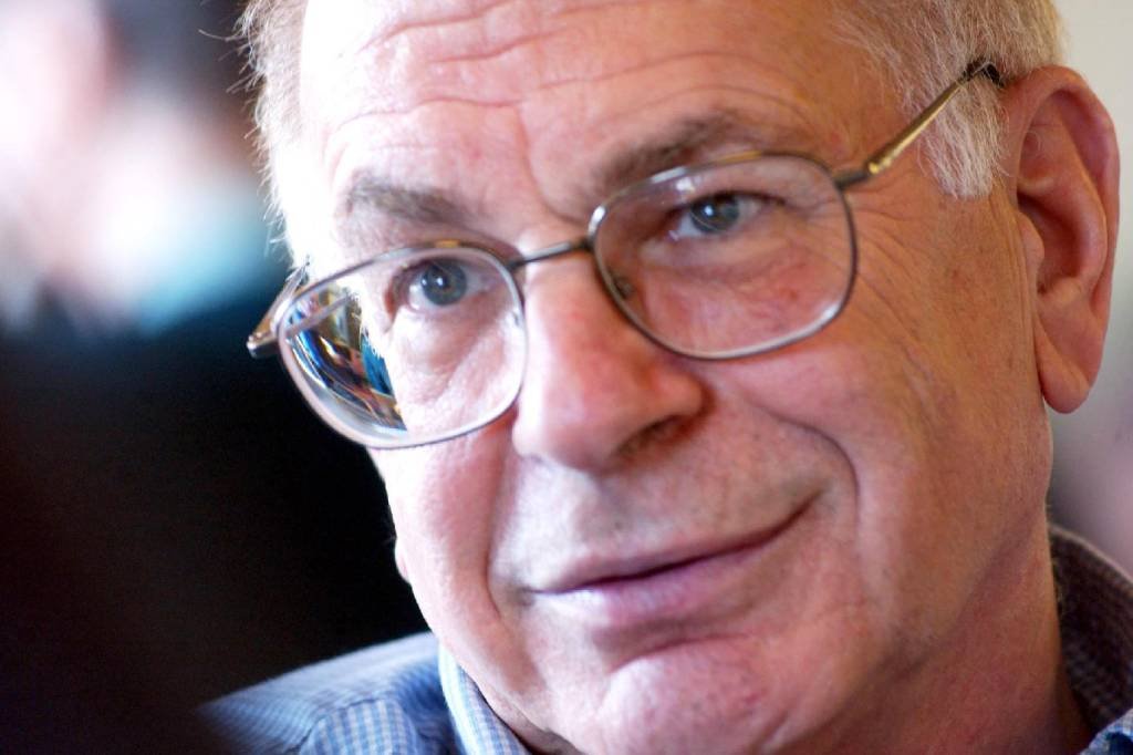 Daniel Kahneman, psicólogo que criou a teoria da economia comportamental, morre aos 90 anos