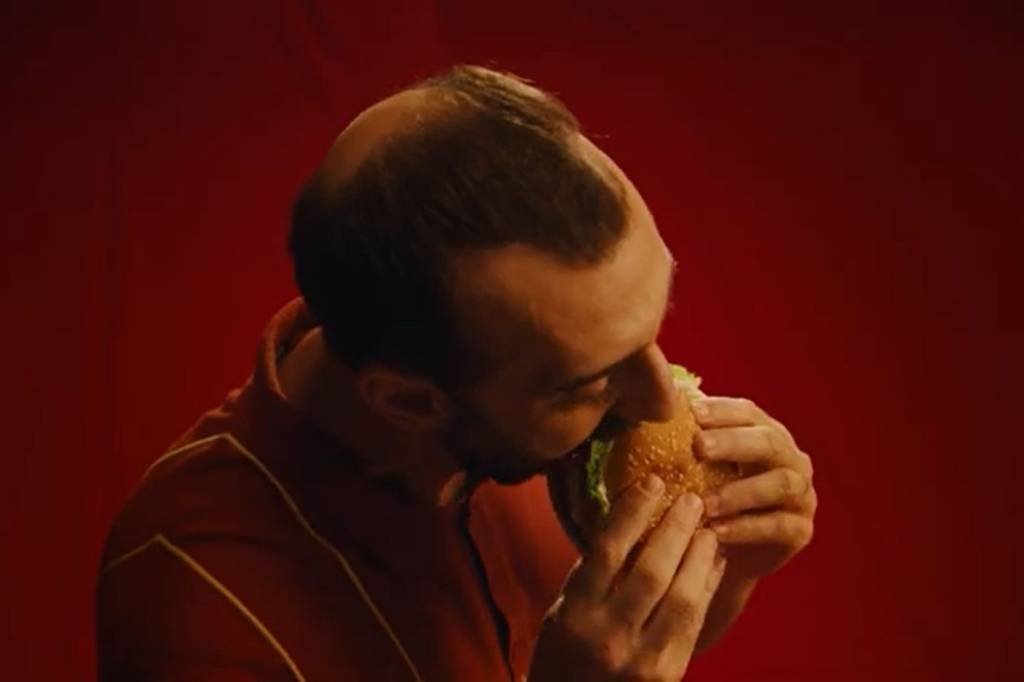 Burger King dará sanduíche grátis para calvos com ‘drive-thru’ na cabeça