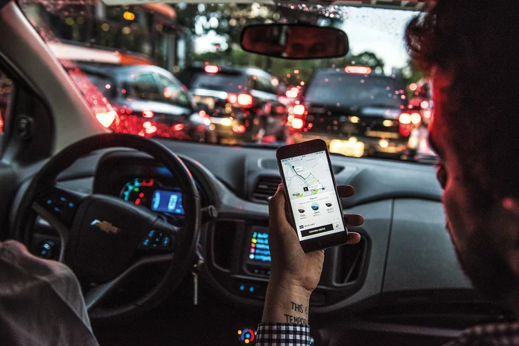 Motoristas de aplicativos: o número de motoristas atuando de forma autônoma no transporte de passageiros passou de 400 mil em 2012 para 1 milhão em 2022 (Germano Lüders/Exame)