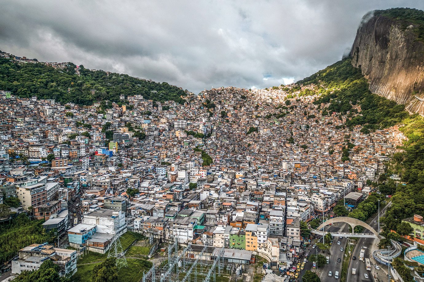 Favelas crescem 95% em 12 anos e concentram 16,4 milhões de brasileiros, aponta Censo 2022