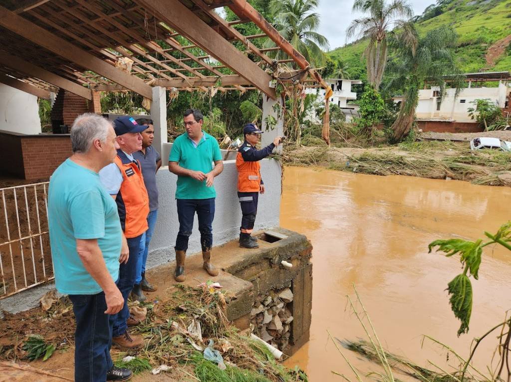 Enchente deixa 17 mortos no estado do Espírito Santo e mais de 200 famílias estão desabrigadas