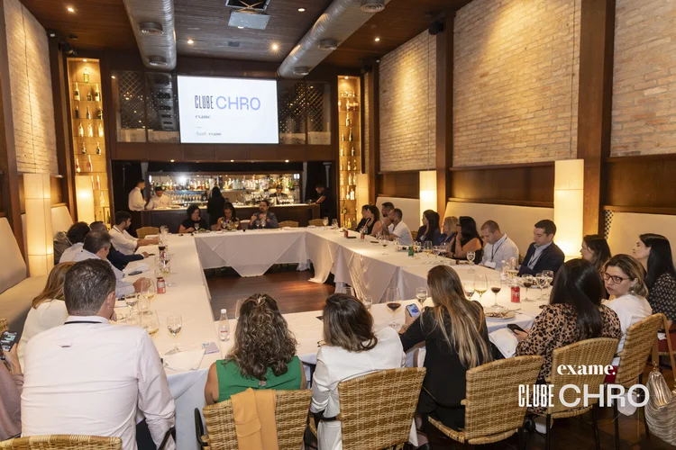 O oitavo encontro do Clube CHRO contou com o painel mediado por Mafoane Odara, da Zamp, e participação de Ana Franzoti, da Unilever (Alan Teixeira /Divulgação)