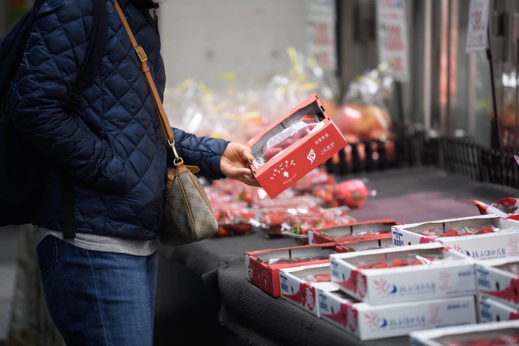 Startup vende frutas típicas do Japão com caixa de morango a R$ 4 mil