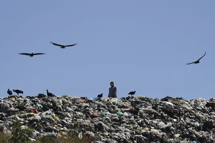 Panorama: em 2022, 28 milhões de toneladas de lixo foram descartados em lugar errado no Brasil (Getty Images)