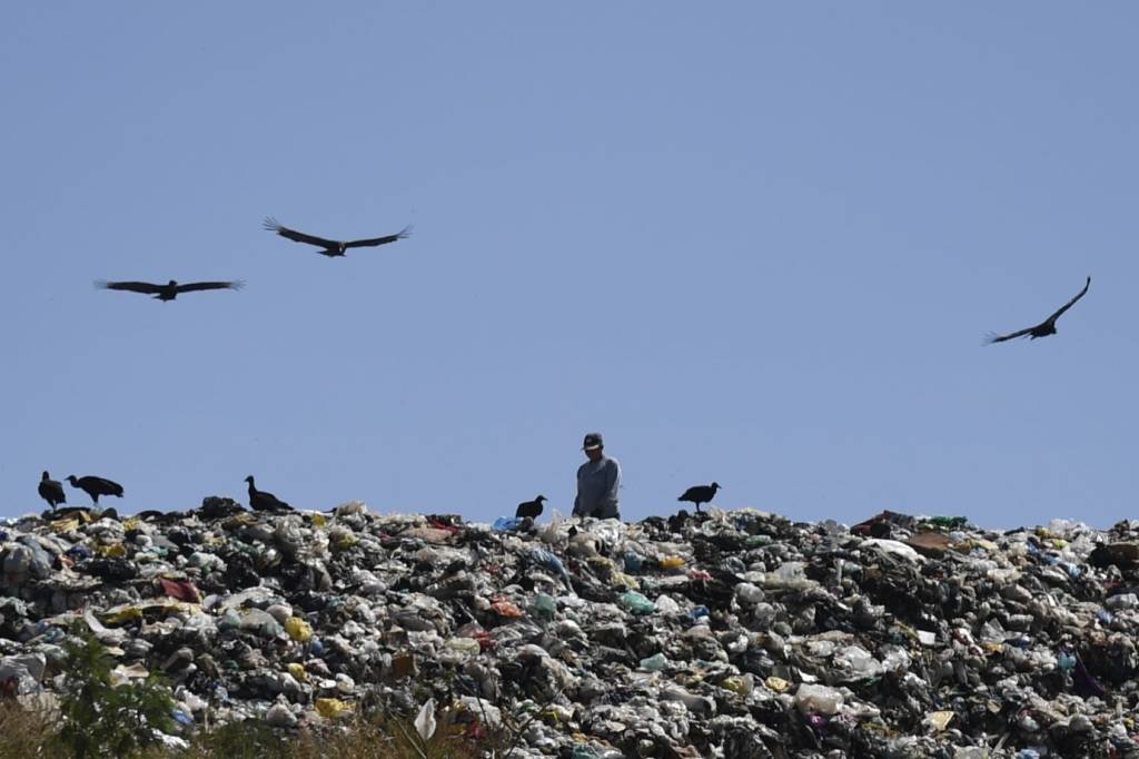 Municípios de até 50 mil habitantes ganham cartilha para encerrar lixões