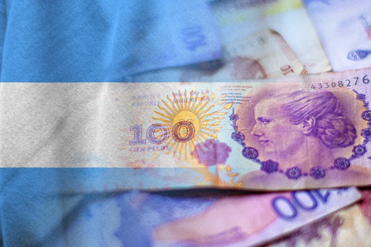 Argentina: em dezembro, houve corte semelhante nos juros e uma desvalorização de 54% do peso