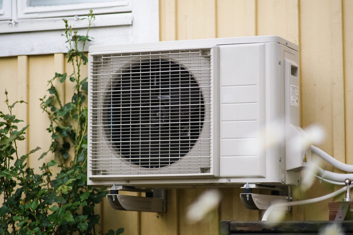 Onda de calor faz produção de ar-condicionado bater recorde no país