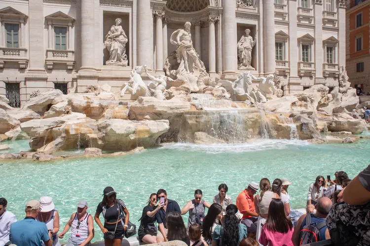 Quem já visitou Roma sabe que um destino turístico obrigatório é a Fontana di Trevi (Photo by Matteo Nardone/Pacific Press/LightRocket via Getty Images)