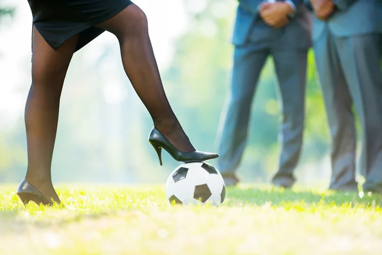 No Brasil, em que o futebol feminino vem apresentando crescimento de visibilidade e de receitas, a presença das mulheres em cargos de liderança tem se tornado cada vez mais comum (Getty Images/Reprodução)