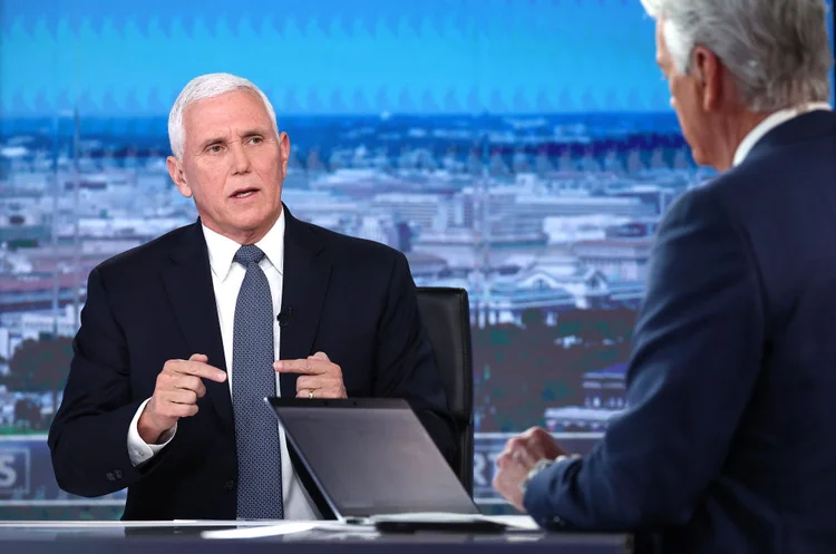 Mike Pence: ex-vice presidente qualificou as ações do ex-presidente em 6 de janeiro de 2021 como "imprudentes" e disse que "puseram em risco a mim e à minha família" (Paul Morigi/Getty Images)