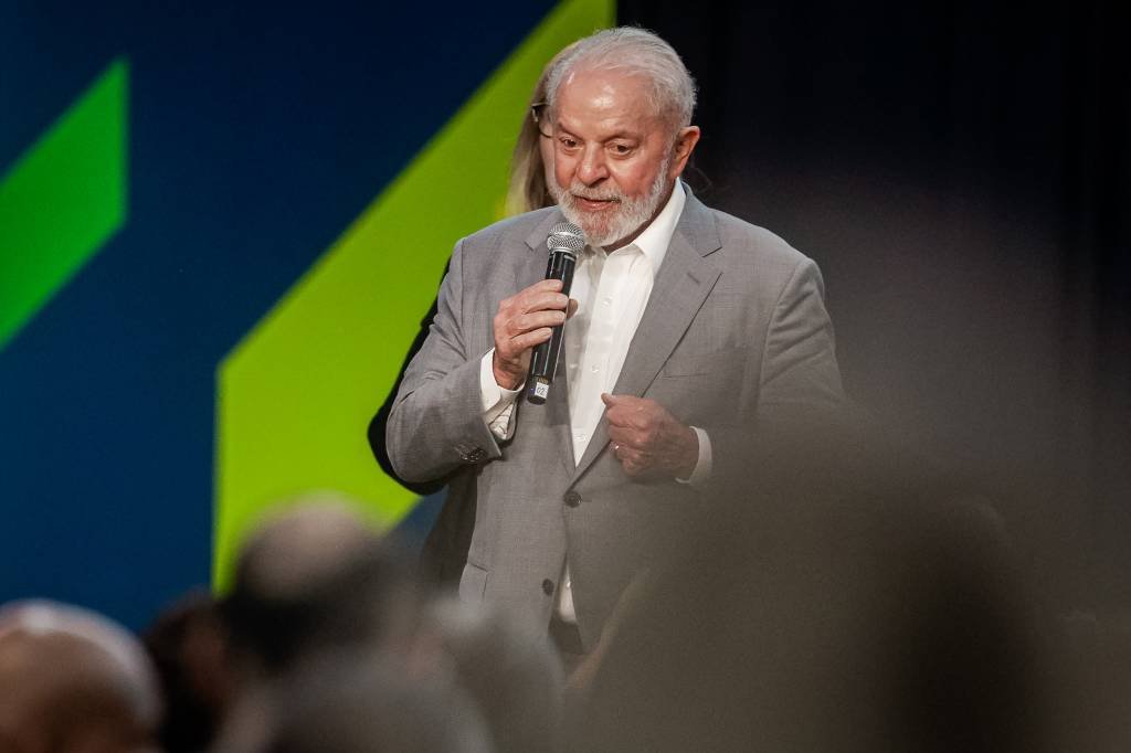Lula assina contratos de novas linhas de transmissão com previsão de R$ 21,7 bi em investimentos