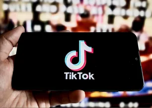 Imagem referente à matéria: TikTok passa a testar vídeos de 60 minutos e acirra disputa com YouTube
