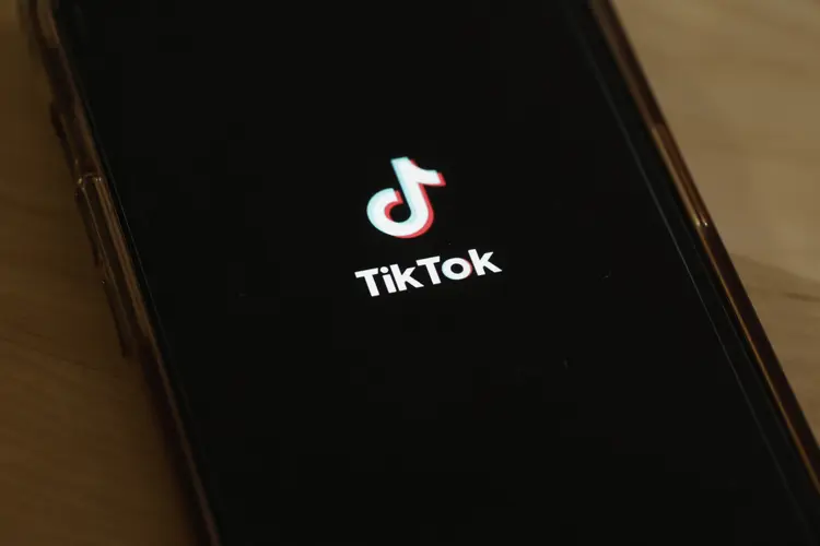 Governo americano quer entender os motivos de TikTok tentar barrar venda forçada do aplicativo. (Michael M. Santiago/Getty Images)