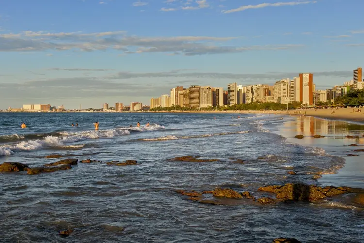 Praia de Meireles, em Fortaleza (CE): cidade registra queda nos preços de aluguéis (Gonzalo Azumendi/Getty Images)