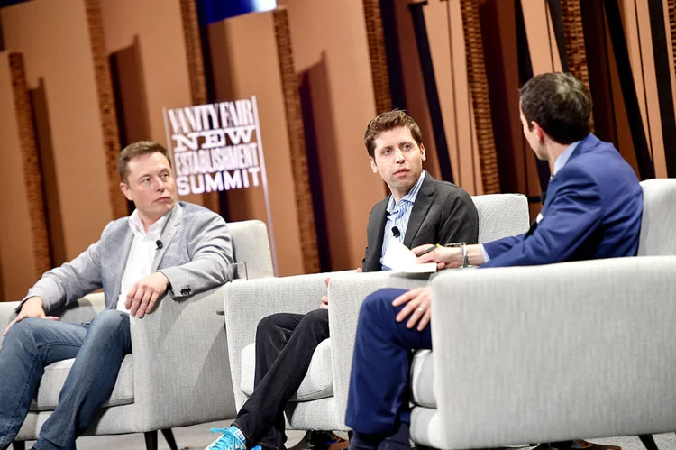 Sam Altman (ao centro), ao lado de Elon Musk: demitido em novembro do ano passado pelo conselho, ele foi recontratado por pressão dos investidores (Mike Windle/Getty Images for Vanity Fair/Getty Images)