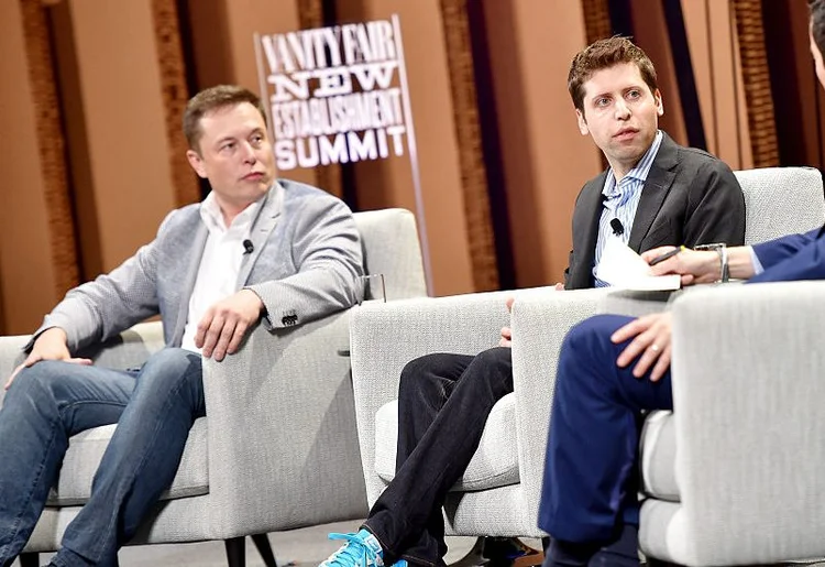 Musk e Altman: juntos, os executivos fundaram a OpenAI em 2015 (Mike Windle/Getty Images for Vanity Fair/Getty Images)