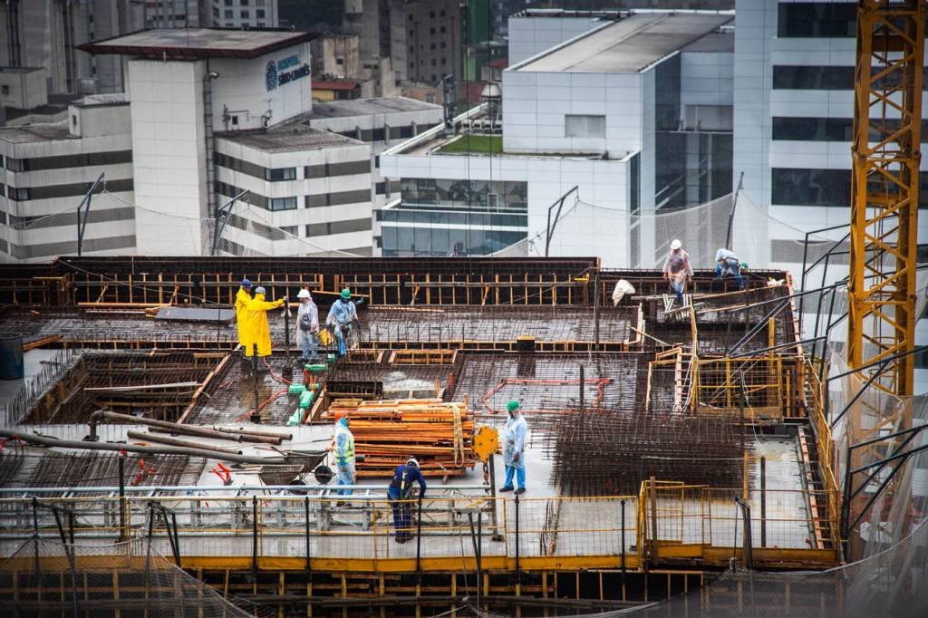 Imagem referente à notícia: Nova fase do Pode Entrar dá fôlego a incorporadoras de baixa renda; saiba quem larga na frente